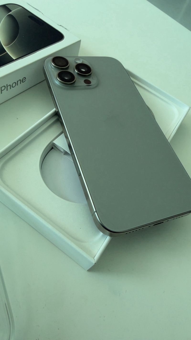 iPhone 16 Pro Max 256GB Plata con Apple Care afbeelding 2