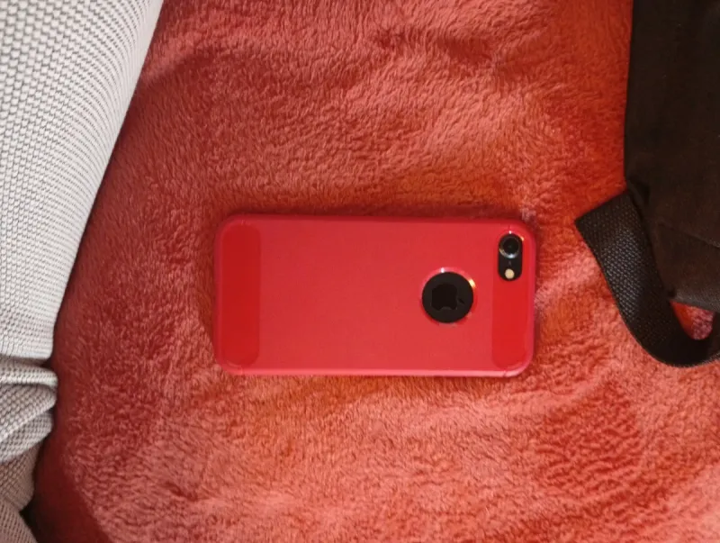 iPhone 7 Rojo y Negro afbeelding 2