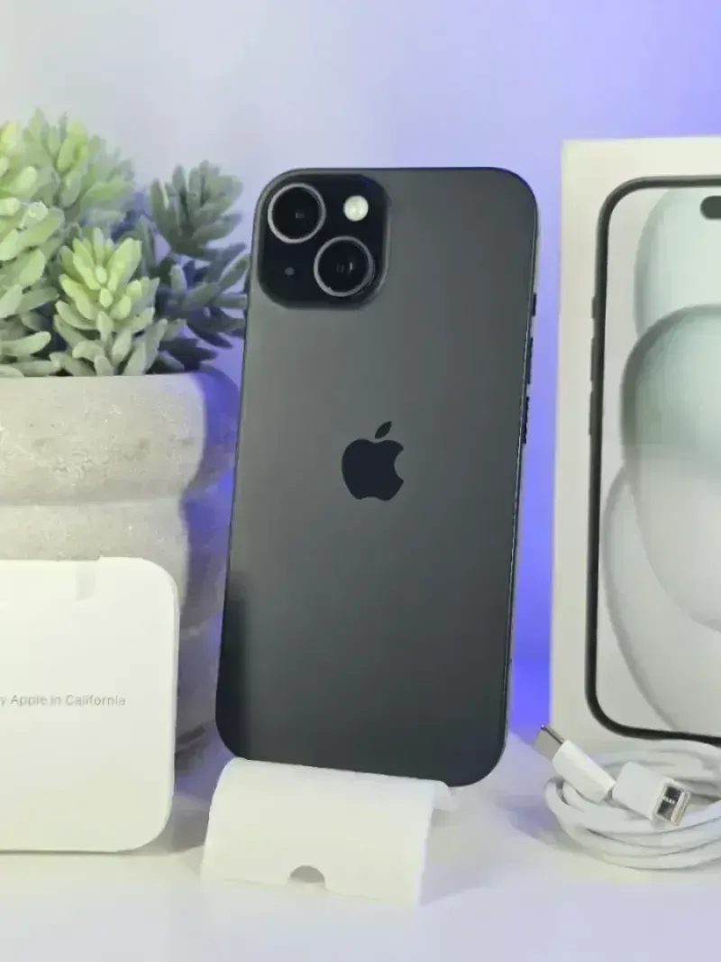 iPhone 15 128GB 82% Batería Caja y Cable