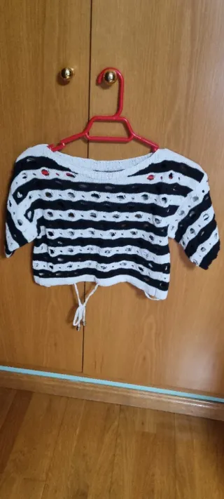 Traje de rayas blanco y negro