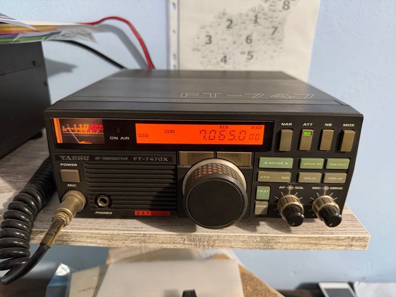 Emisora Yaesu FT-747GX HF