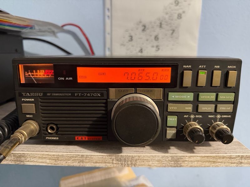 Emisora Yaesu FT-747GX HF afbeelding 2