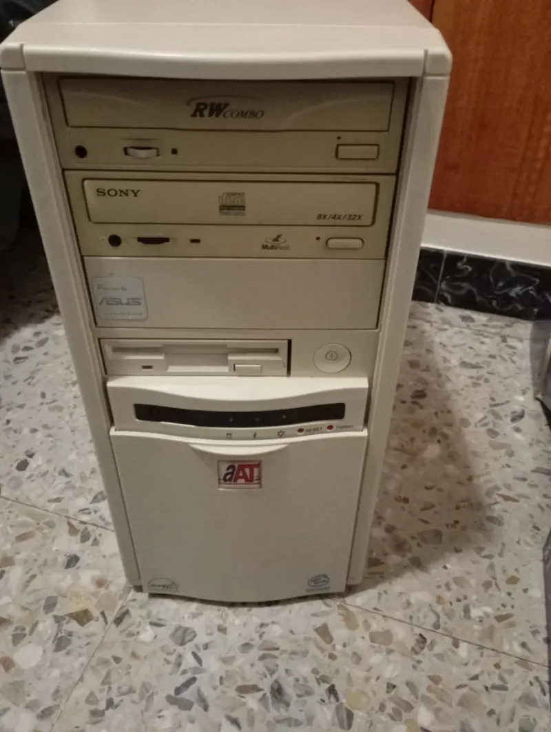 Torre PC Pentium I 200MHz