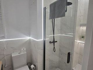 Piso en venta en Valdeacederas en Madrid