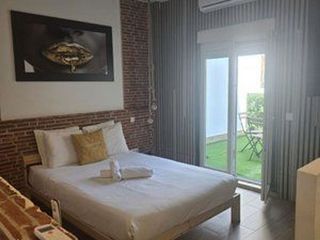 Piso en venta en Valdeacederas en Madrid