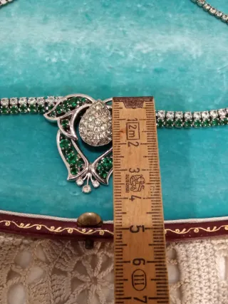 Gargantilla estilo Bridgerton verde y plata