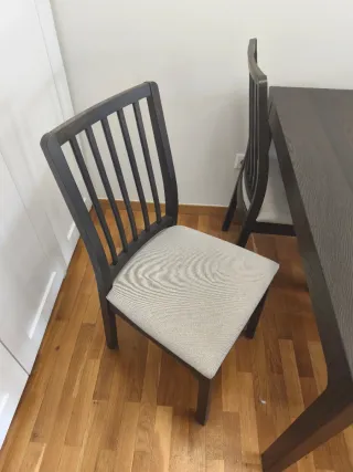 Mesa de comedor y 4 sillas