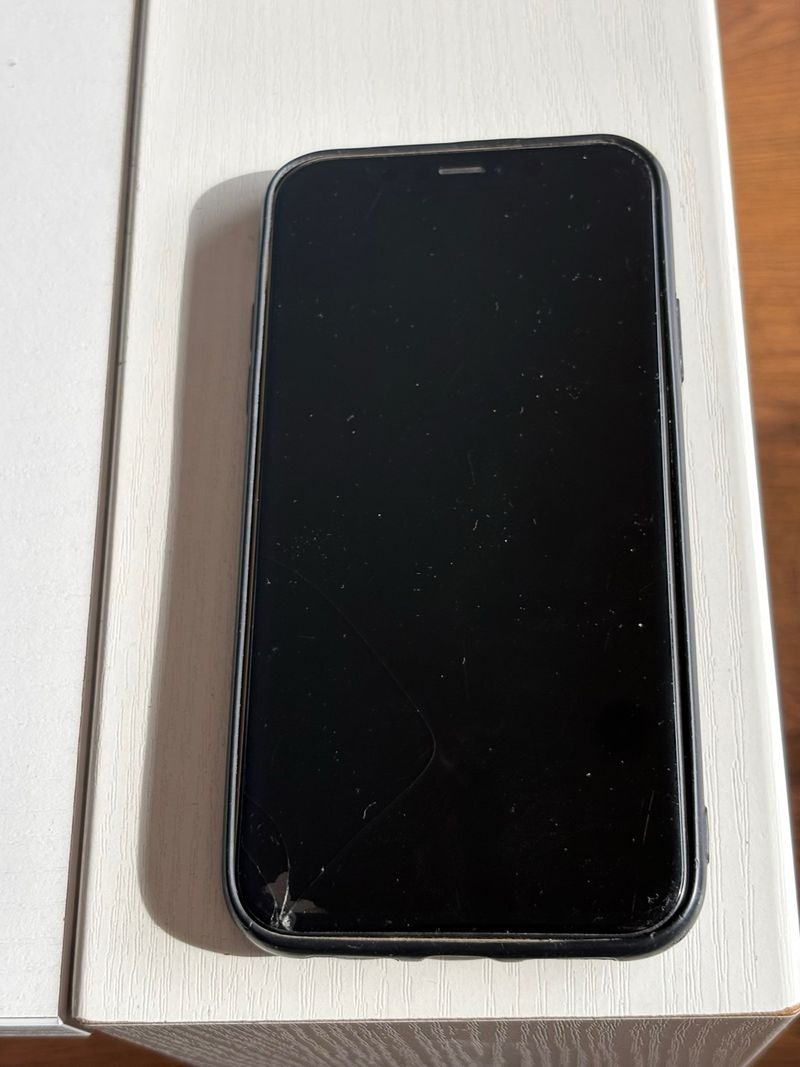 iPhone XR 64GB Negro + Funda