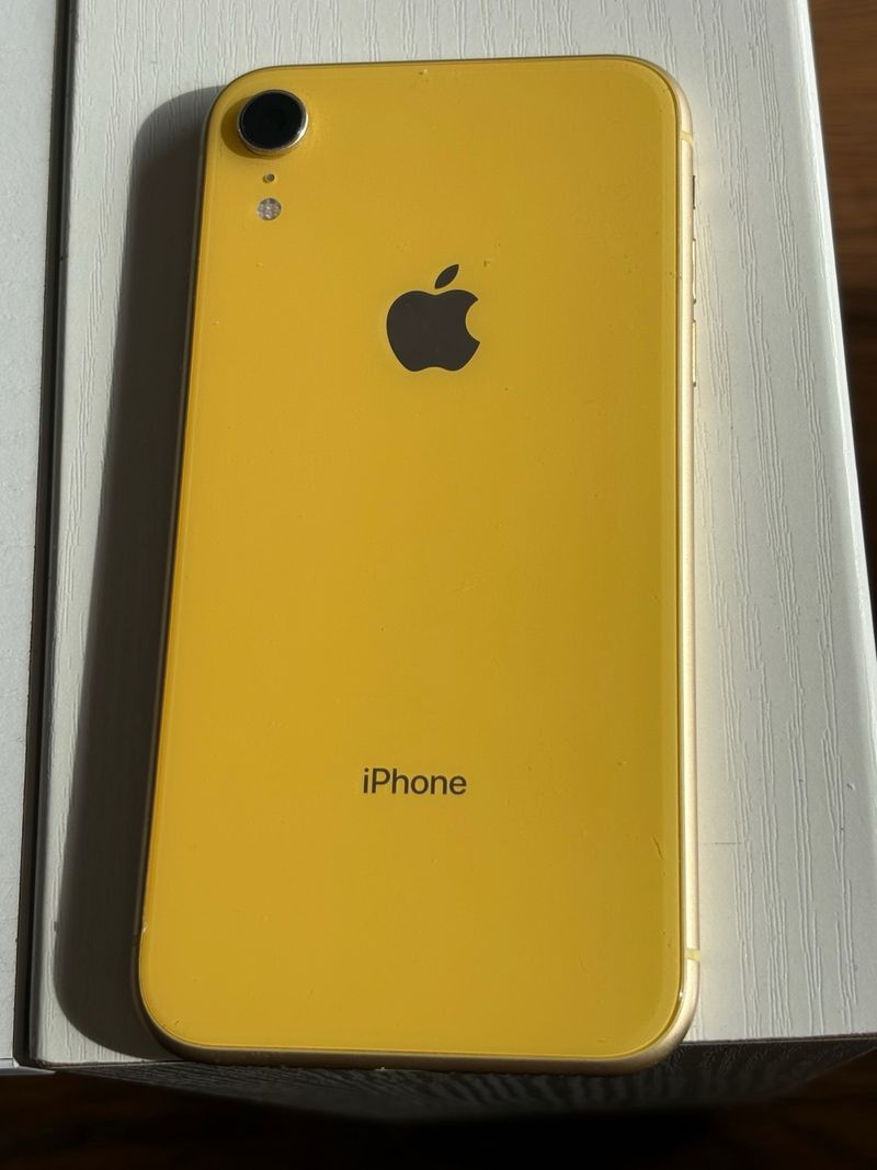 iPhone XR 64GB Negro + Funda afbeelding 3