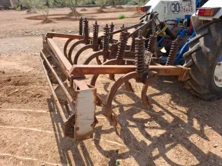 Cultivador de muelles con rodillo