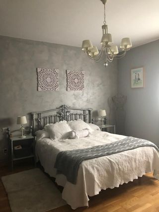 Cabecero y mesitas de noche