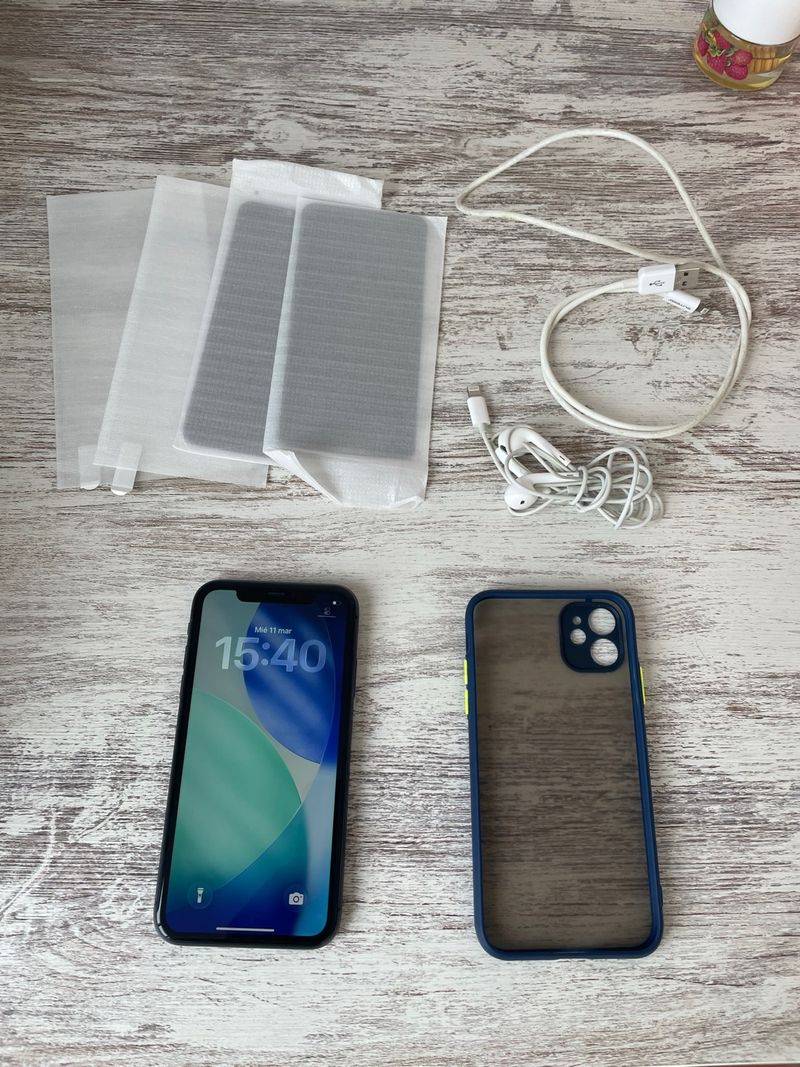 iPhone 11 128GB + Accesorios