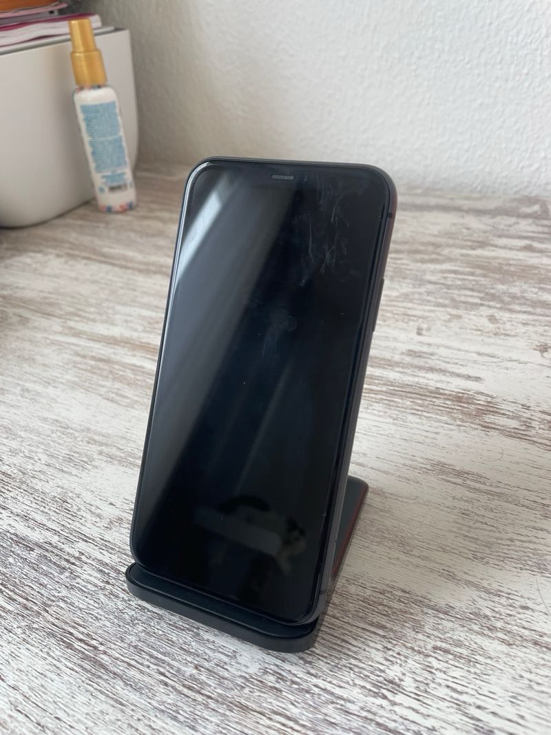 iPhone 11 128GB + Accesorios afbeelding 2