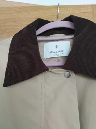 Gabardina larga beige y marrón