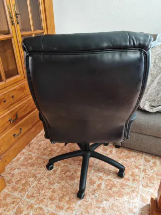 Silla de oficina cómoda y regulable