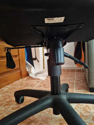 Silla de oficina cómoda y regulable