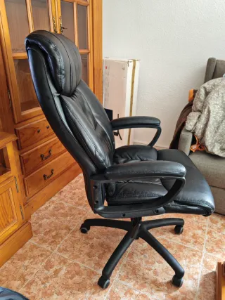Silla de oficina cómoda y regulable