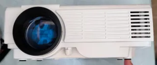 Proyector blanco en perfecto estado