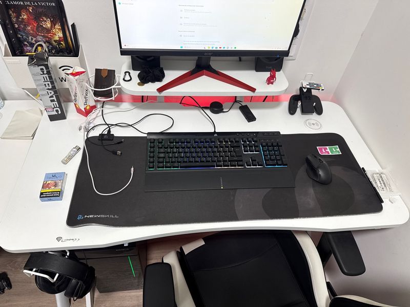 Escritorio Gaming LED y Mando génesis