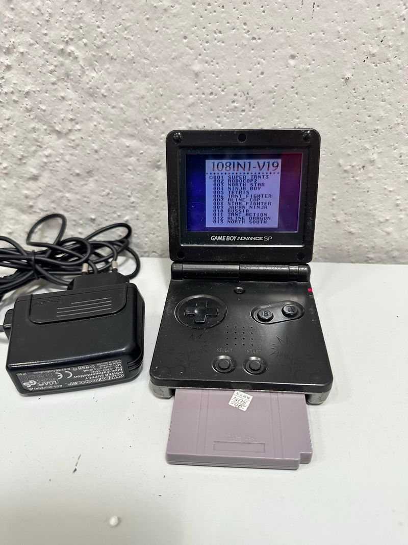 Game Boy Advance SP Negra + Cargador