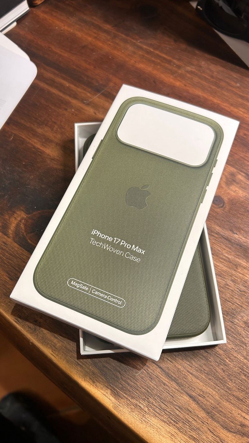 Funda TechWoven iPhone 17 Pro Max