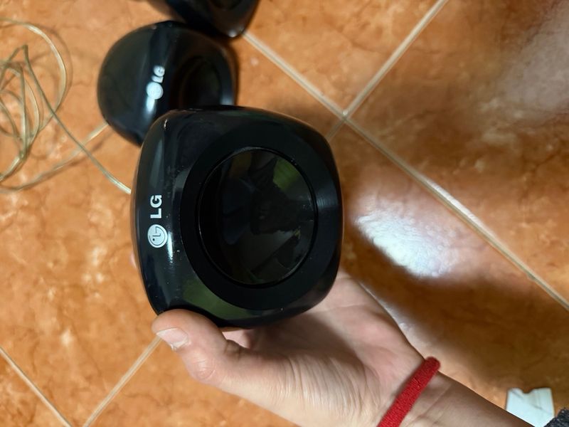 4 Altavoces Pequeños LG Negros afbeelding 2