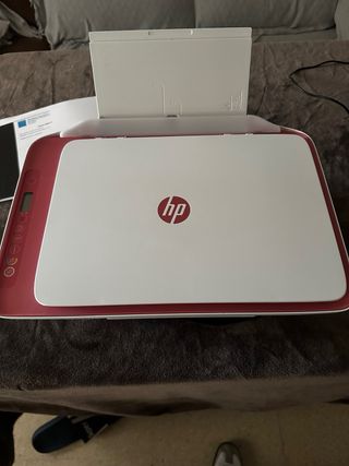 Impresora HP Blanca y Roja