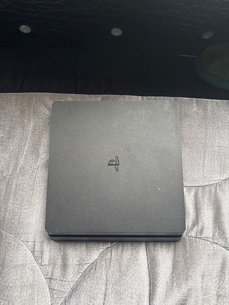 PS4 (PlayStation 4) Negra + 2 Mandos