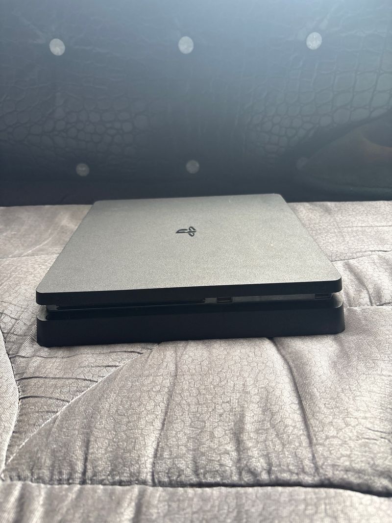 PS4 (PlayStation 4) Negra + 2 Mandos afbeelding 2