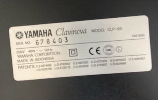 Piano Digital Yamaha Clavinova Marrón Oscuro