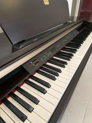 Piano Digital Yamaha Clavinova Marrón Oscuro