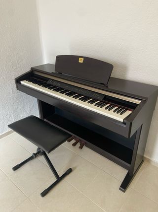 Piano Digital Yamaha Clavinova Marrón Oscuro