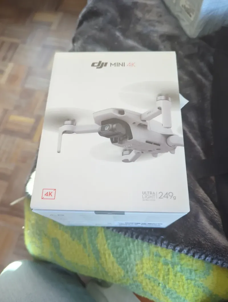 Caja DJI Mini 4K Drone.