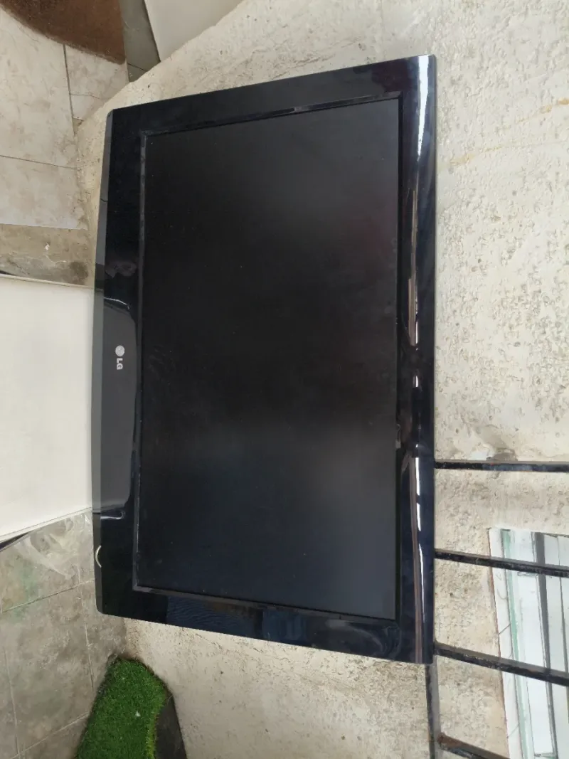 LG TV Negra