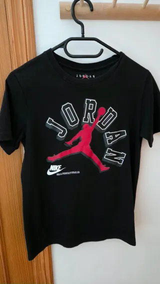 Lote 12 camisetas, 2 sudaderas y una chaqueta