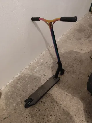 Patinete freestyle arcoíris