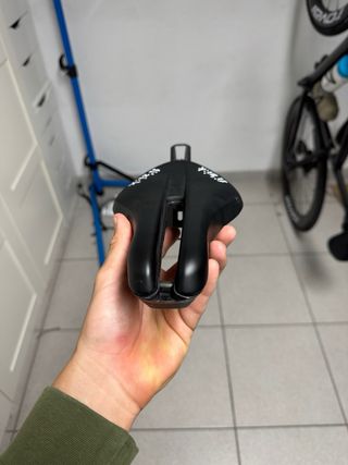 Sillín Fizik Aeris + Soporte Bidón