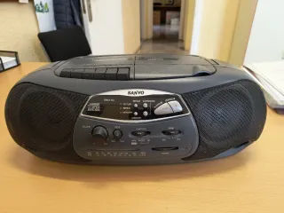 Radiocassette Sanyo Gris