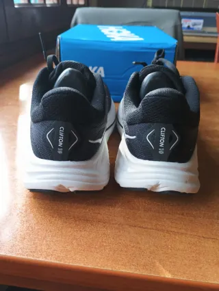 Zapatillas Hoka Clifton 10 Negras y Blancas