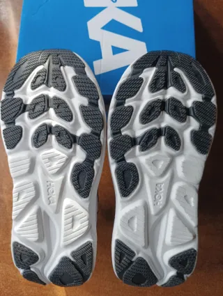 Zapatillas Hoka Clifton 10 Negras y Blancas