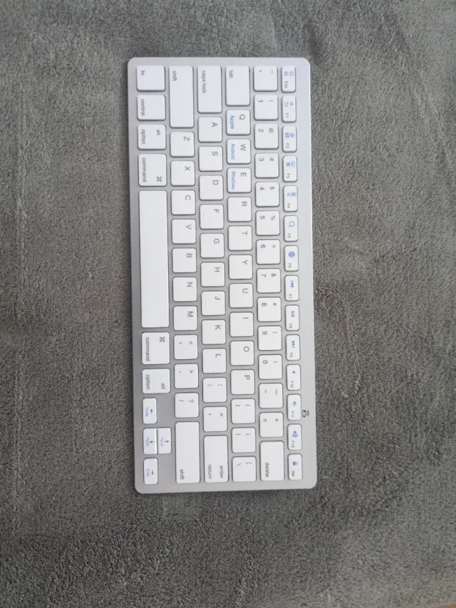 Teclado Bluethooth Inglés Plata