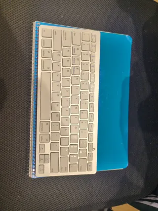 Teclado Bluethooth Inglés Plata