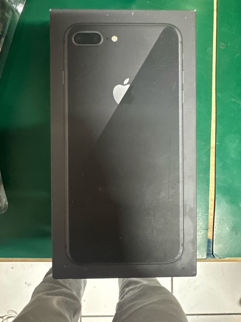 Caja iPhone 8 Plus Negra