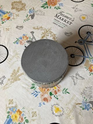 Joyero plateado con angel leyendo