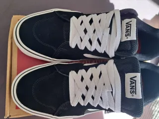 Zapatillas Vans Negras y Blancas
