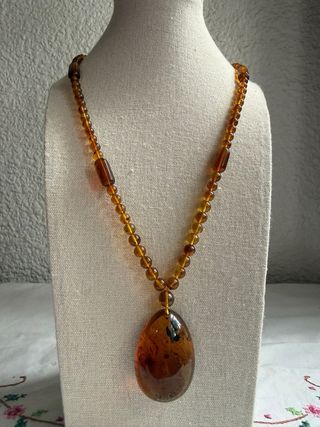 Collar ámbar colgante lágrima