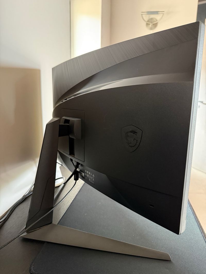 Monitor Curvo MSI G24C6 24 144Hz afbeelding 2