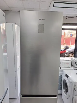 ◇Nevera Marca Samsung 2.M Combi◇