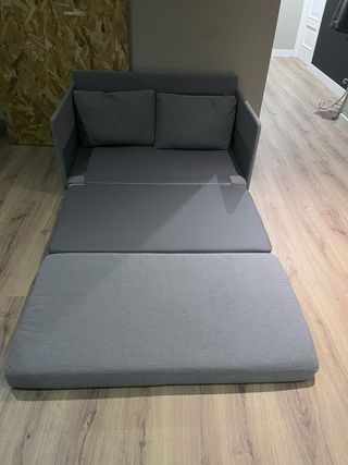 Sofá Cama Gris con Cojines