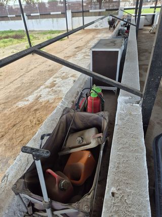 Jardinería y jaulas para perros